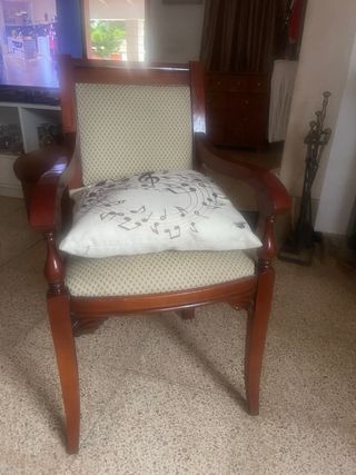 Silla madera estilo antiguo