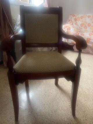Silla madera estilo antiguo