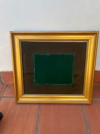 Marco antiguo dorado con terciopelo