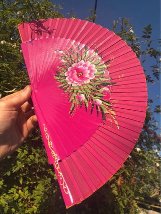 Abanico pintado a mano rosa
