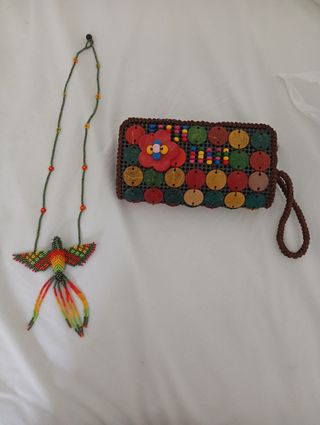Collar y monedero artesanal multicolor