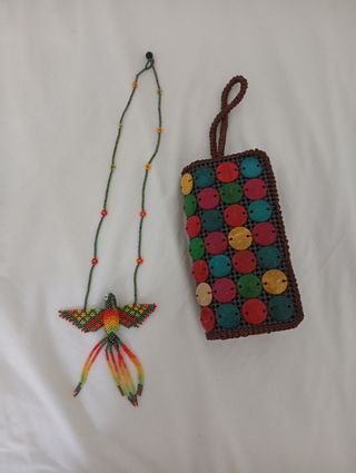Collar y monedero artesanal multicolor
