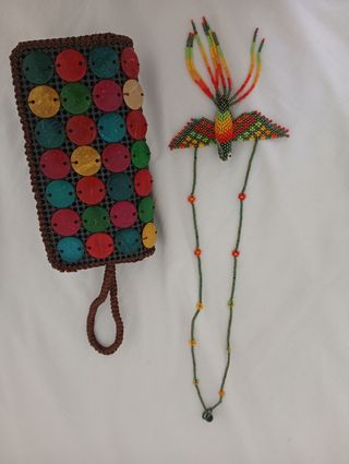 Collar y monedero artesanal multicolor