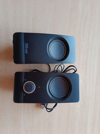 Altavoces Trust negros