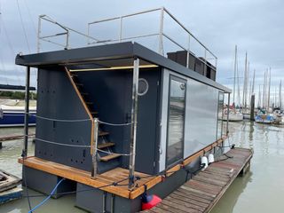 CASA FLOTANTE REAL CLUB NAUTICO