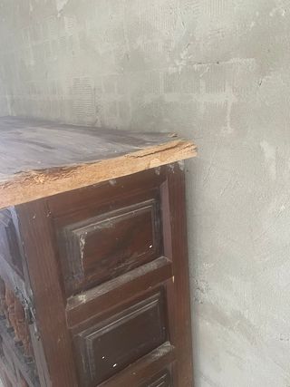 Aparador antiguo de madera para restaurar