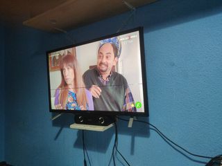 TV TCL 32" - TV con detalles estéticos