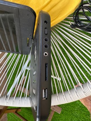 dvd portatil 10,2”
apenas sin uso