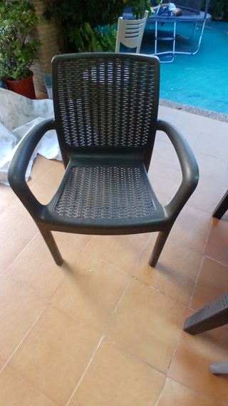 Mesa y 4 sillas ratán - Jardín
