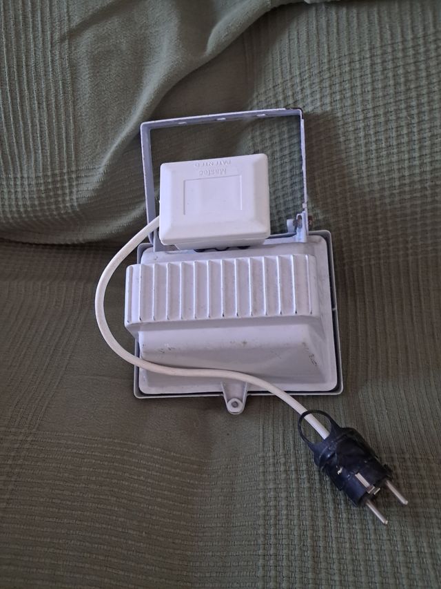 Foco exterior con enchufe