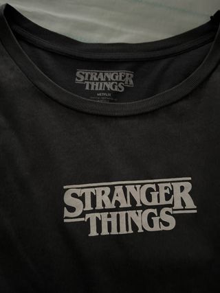 Sudadera Stranger Things negra
