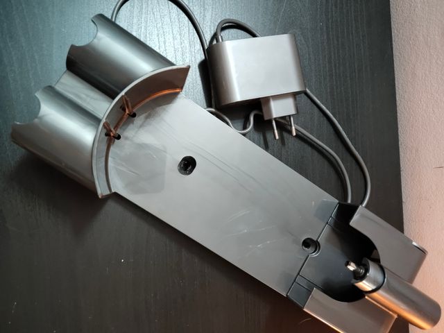 Cargador y soporte Dyson V8