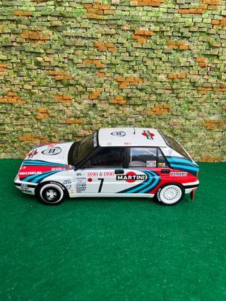 Lancia Delta HF Integrale – Escala 1:18 – IXO