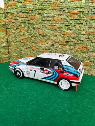 Lancia Delta HF Integrale – Escala 1:18 – IXO