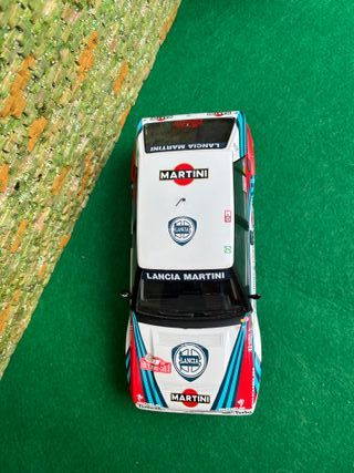 Lancia Delta HF Integrale – Escala 1:18 – IXO