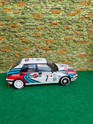 Lancia Delta HF Integrale – Escala 1:18 – IXO