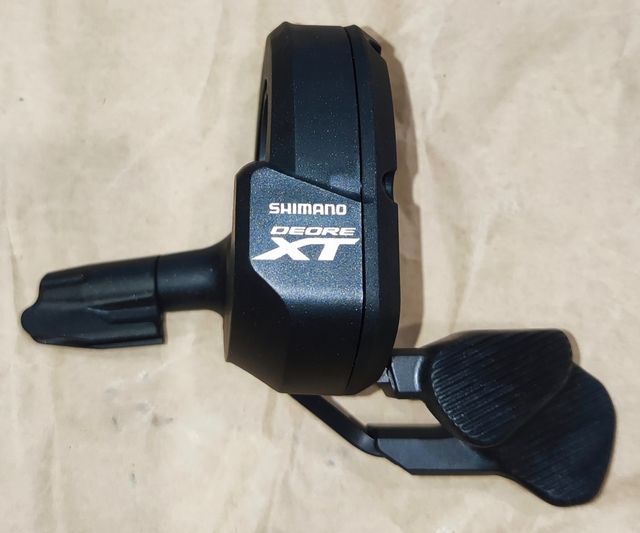 Shimano Deore XT Di2 pulsador