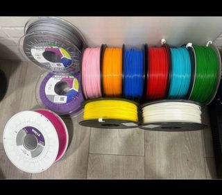 Filamento PLA 3D: Sakata 3D, Winle entre otros.