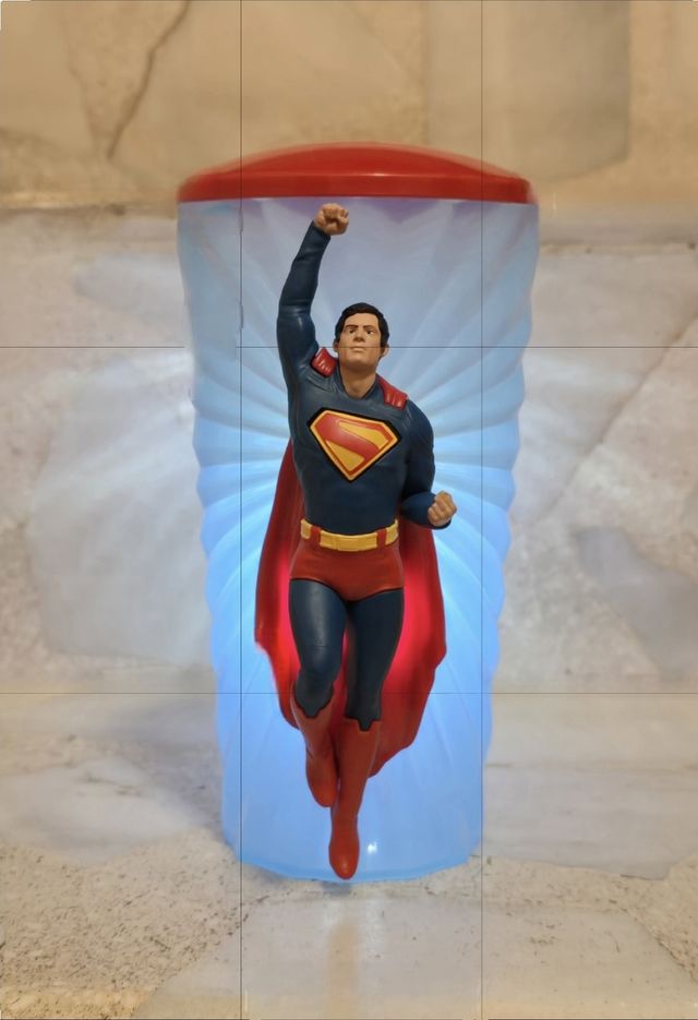 Vaso LED Luminoso Superman James Gunn 2025