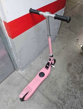 Patinete eléctrico rosa