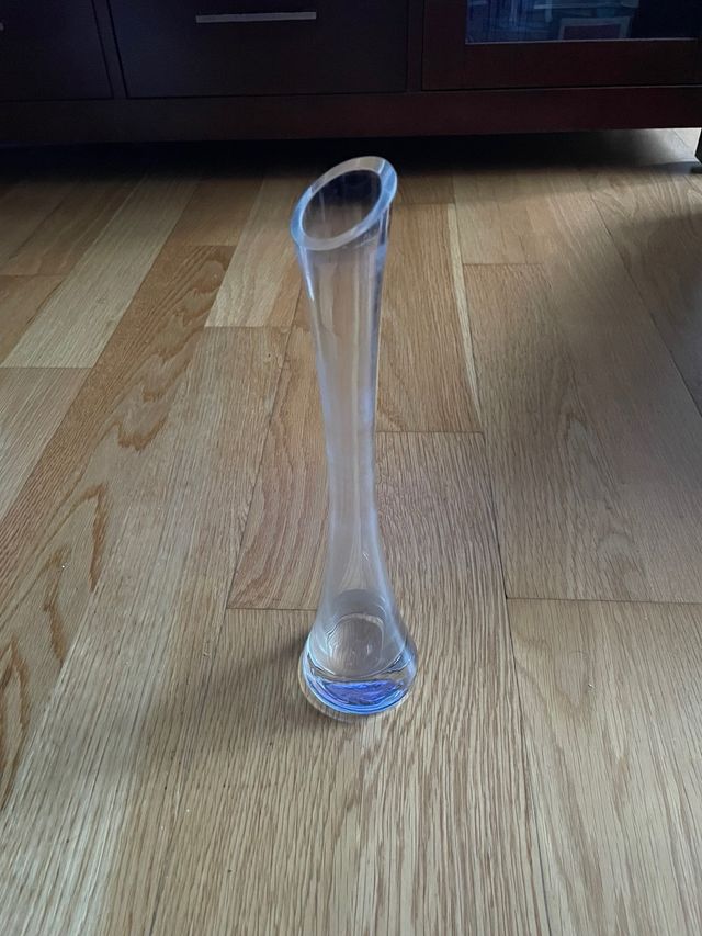 Jarrón de cristal transparente