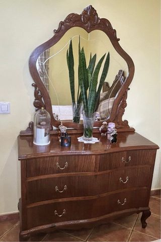 Dormitorio antiguo de madera