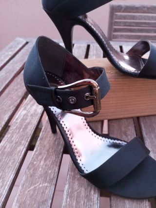 Sandalias negras mujer tacón