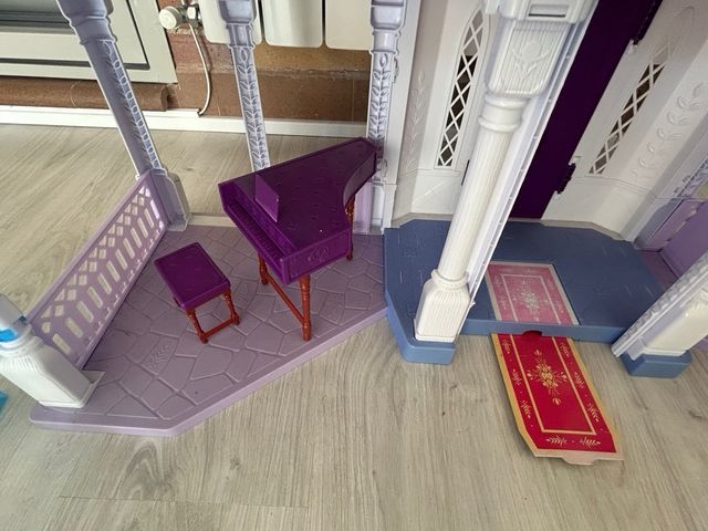 Urge venta por mudanza! Castillo Frozen II