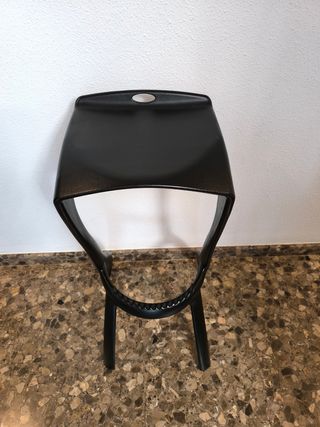 Sgabello alto in polipropilene nero