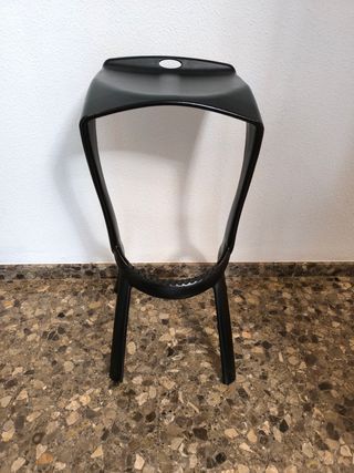 Sgabello alto in polipropilene nero