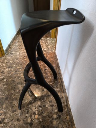 Sgabello alto in polipropilene nero