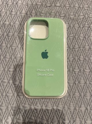 Funda Silicona iPhone 16 Pro Verde