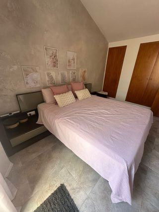 Dormitorio: Cama, cabecero y mesitas