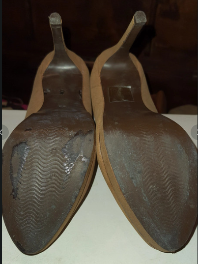 Zapato tacón Adolfo Domínguez 39 beige