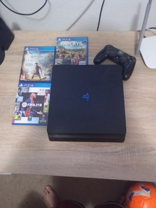 PS4 (PlayStation4) Slim negra + 3 juegos