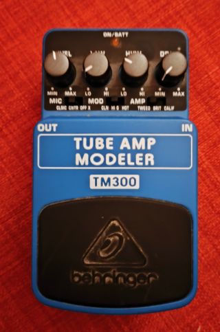 Pedal Behringer TM300 Amplificador