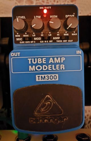 Pedal Behringer TM300 Amplificador