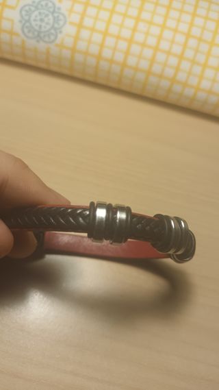 Pulsera Lotus cuero rojo-negro