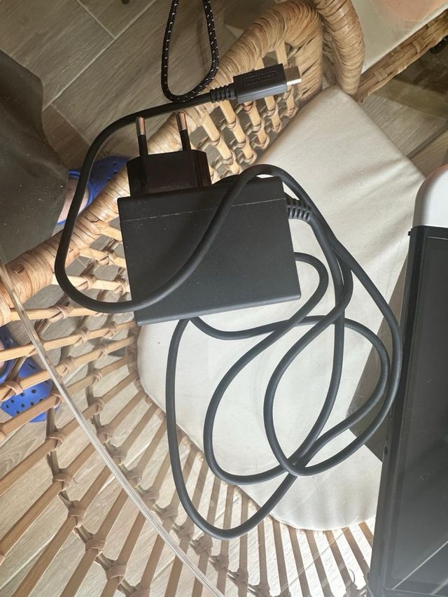 Nintendo Switch OLED + maletín