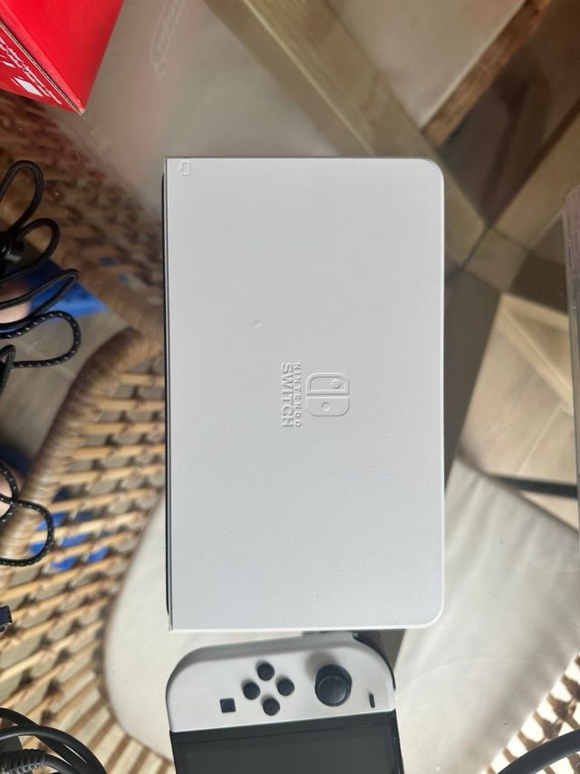 Nintendo Switch OLED + maletín