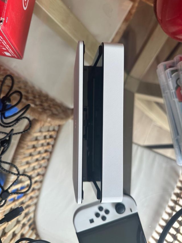 Nintendo Switch OLED + maletín