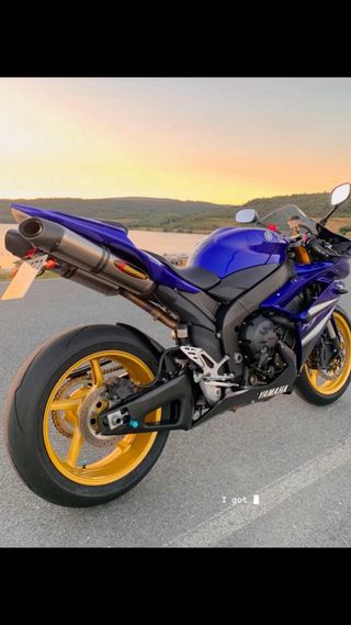 Yamaha R1 Azul - Motocicleta