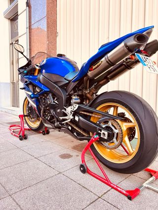 Yamaha R1 Azul - Motocicleta