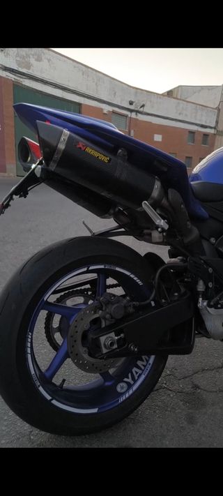 Yamaha R1 croosplane