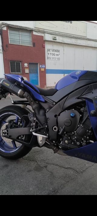 Yamaha R1 croosplane