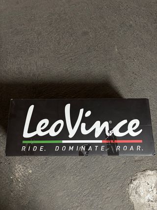 Escape LeoVince Piaggio Beverly 300