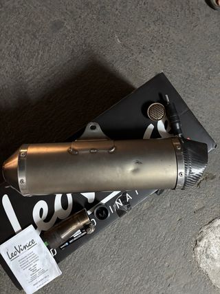 Escape LeoVince Piaggio Beverly 300