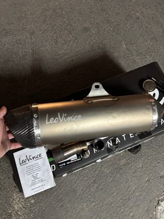 Escape LeoVince Piaggio Beverly 300