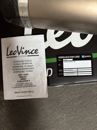 Escape LeoVince Piaggio Beverly 300
