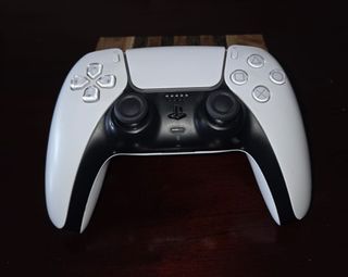 PS5 Digital + 2 Mandos + Auriculares + Base